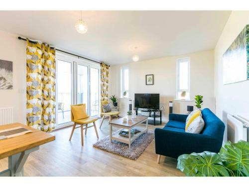 2br Modern Apartment Overlooking The Meadows