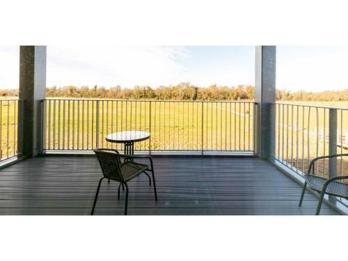 2br Modern Apartment Overlooking The Meadows