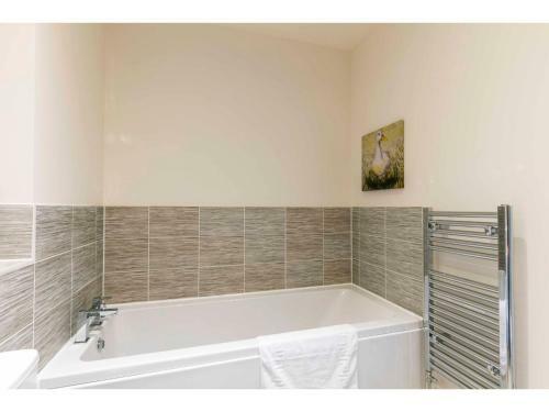 2br Modern Apartment Overlooking The Meadows