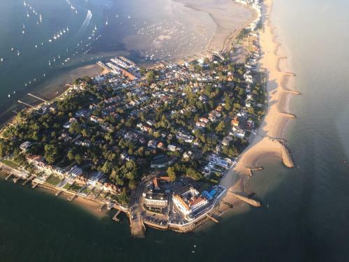 Sandbanks Oasis
