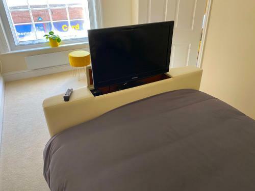 Luxury High Street Apartment