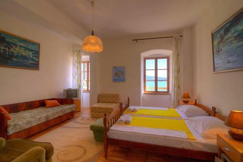 Apartments Laros