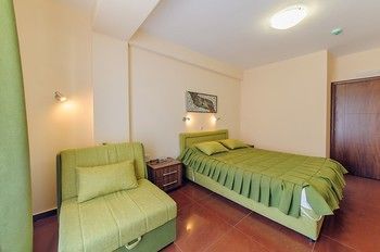 Novi Apartments