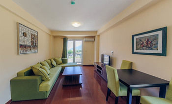 Novi Apartments