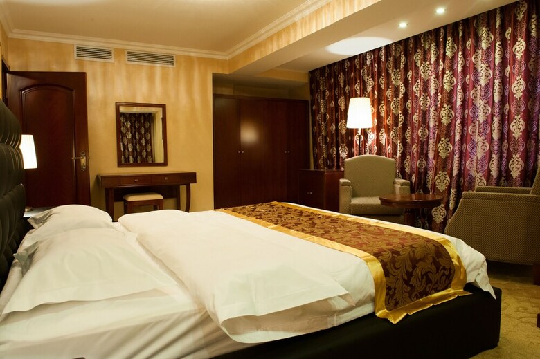 Platinum Hotel