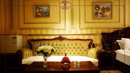 Royal House Hotel