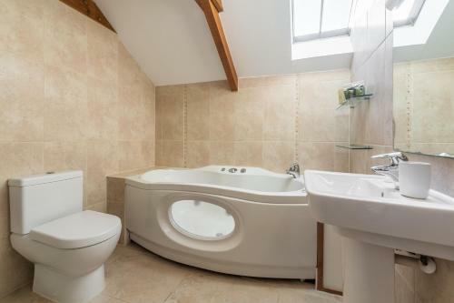 Sunflower Cottage - Gonwin Manor