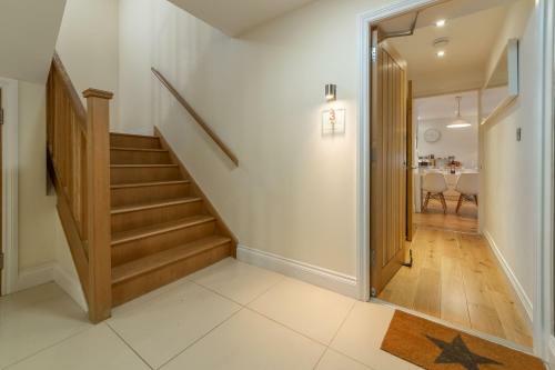 3 Sandy Lane