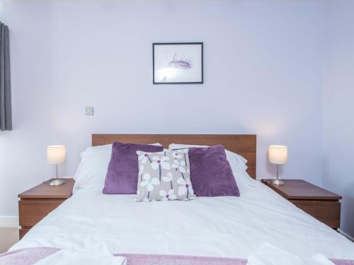 Incredible 2 Bed Apartment With Views & Parking!