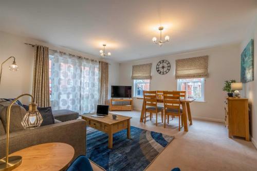 Modern Two Bed Ground Floor Apartment With Parking