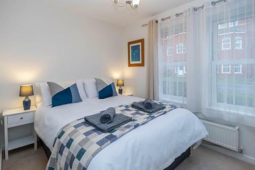 Modern Two Bed Ground Floor Apartment With Parking