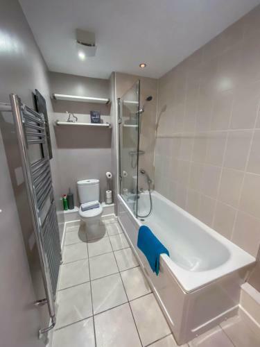 Modern Two Bed Ground Floor Apartment With Parking