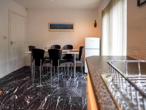 Trendy & Modern Cardiff Bay Townhouse - Sleeps 6