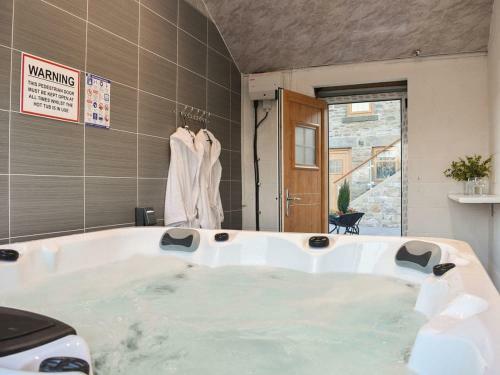 Wagtail Cottage - Uk33096