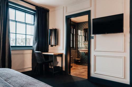 Cult Hotels The George Cheltenham
