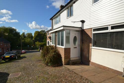 Charming 1 Bed Riverside Apartment