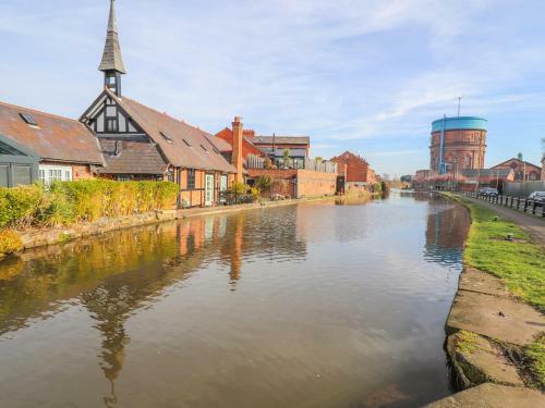 Canal View Cottage