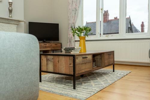 Stylish & Charming Central Apartment