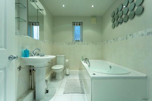Stylish & Charming Central Apartment