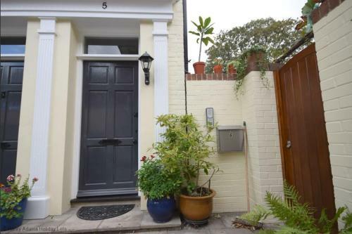 East Row Mews, Chichester