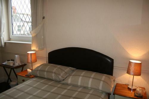 Hostal Aavon Court Guest House