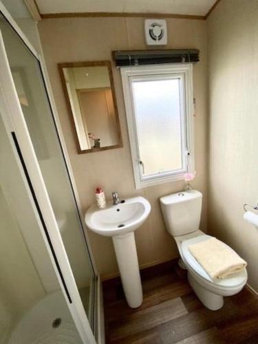 Luxurious 2-bed Caravan In Clacton-on-sea