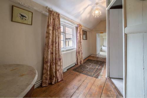 Crown Cottage