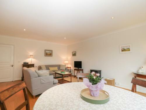 1a Erneston Crescent