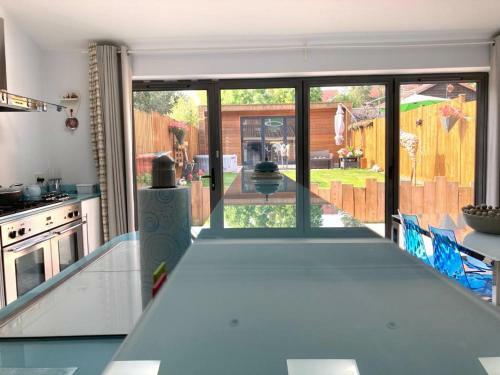 8 Guests House Wow