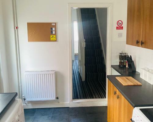Great Location - Four Bedroom Home - City Centre