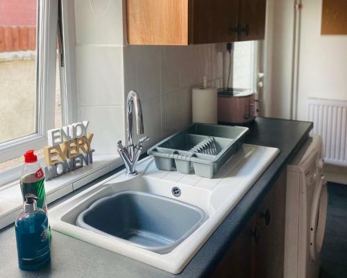 Great Location - Four Bedroom Home - City Centre
