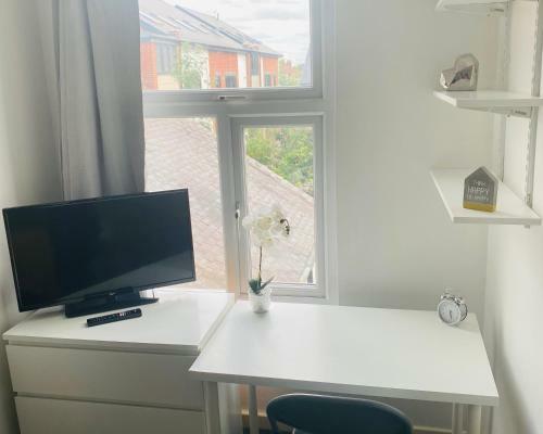 Great Location - Four Bedroom Home - City Centre