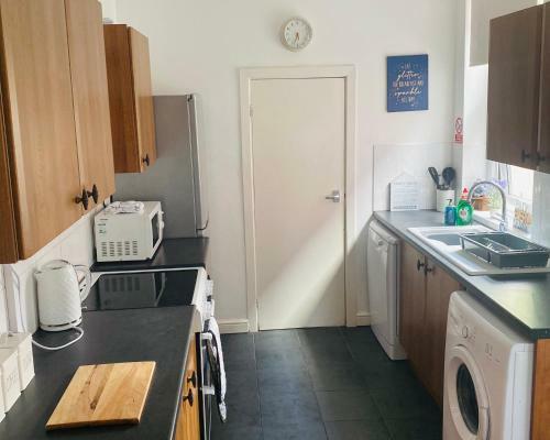 Great Location - Four Bedroom Home - City Centre
