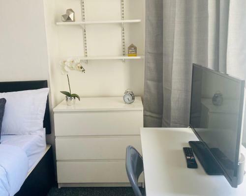 Great Location - Four Bedroom Home - City Centre
