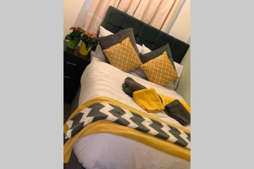 4 Bedroom House Coventry Hosted By Snoozenow