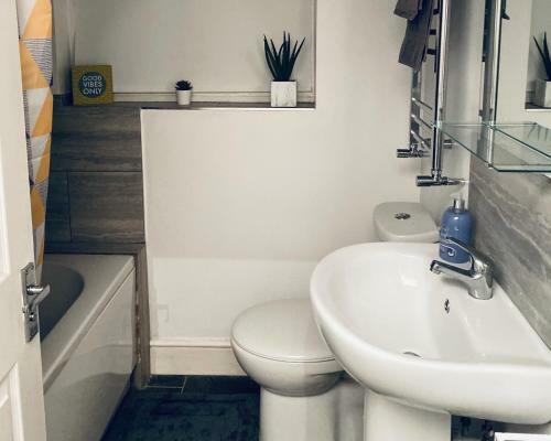 Large 4 Bedroom Home - City Centre