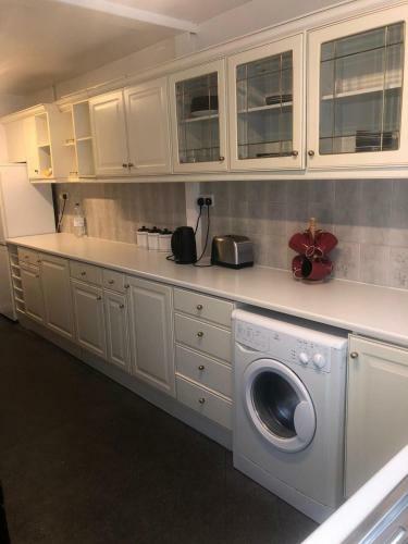 Stunning 5-bed House In Coventry