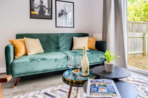 Cosy House ? Ricoh ? M6 ? Sleeps 6 ? Empower Homes