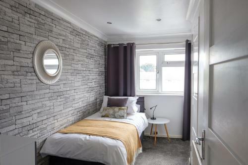 Dickens House Close To Gatwick