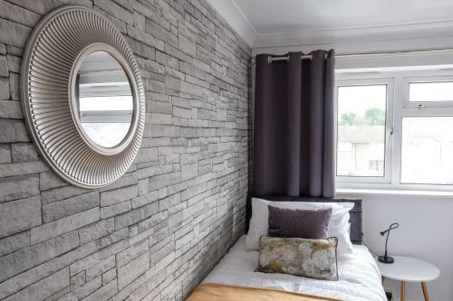 Dickens House Close To Gatwick