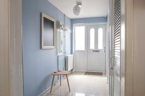 Dickens House Close To Gatwick