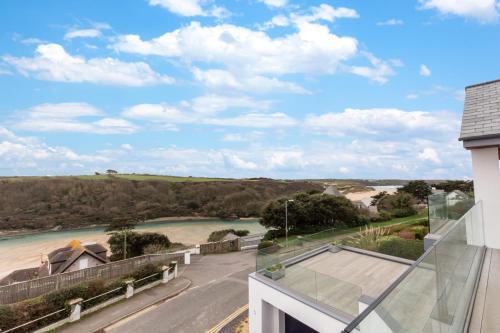 West Pentire Villa Sleeps 11 With Wifi