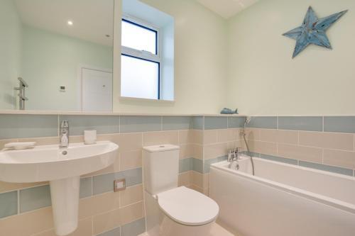 West Pentire Villa Sleeps 11 With Wifi