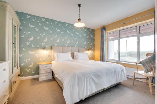 West Pentire Villa Sleeps 11 With Wifi
