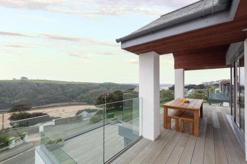 West Pentire Villa Sleeps 11 With Wifi