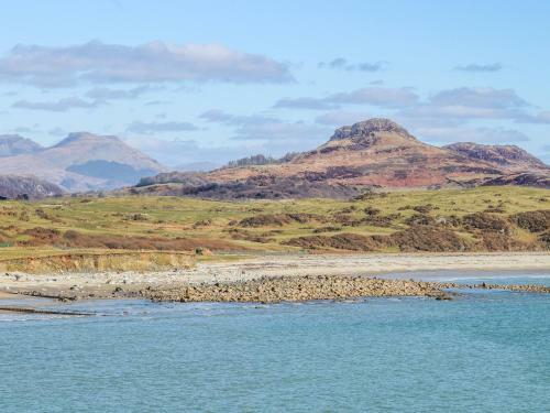 2 Bron Dwyfor