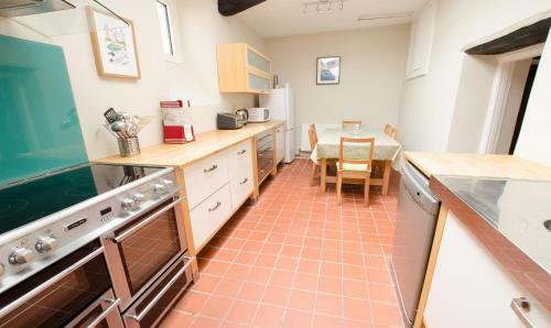 Berry Cottage Croyde | 4 Bedrooms / Sleeps 7-9 / Dog Friendly
