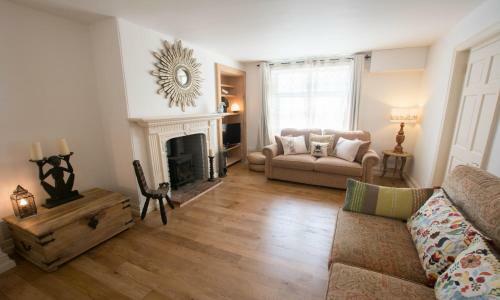 Bag-end House | 7 Bedrooms / Sleeps 14 | Hot Tub*