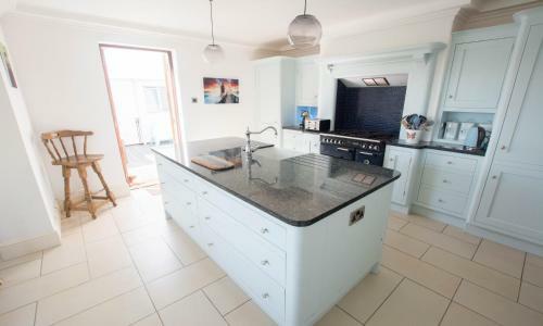 Bag-end House | 7 Bedrooms / Sleeps 14 | Hot Tub*