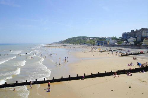 Cromer Villa Sleeps 8 With Wifi